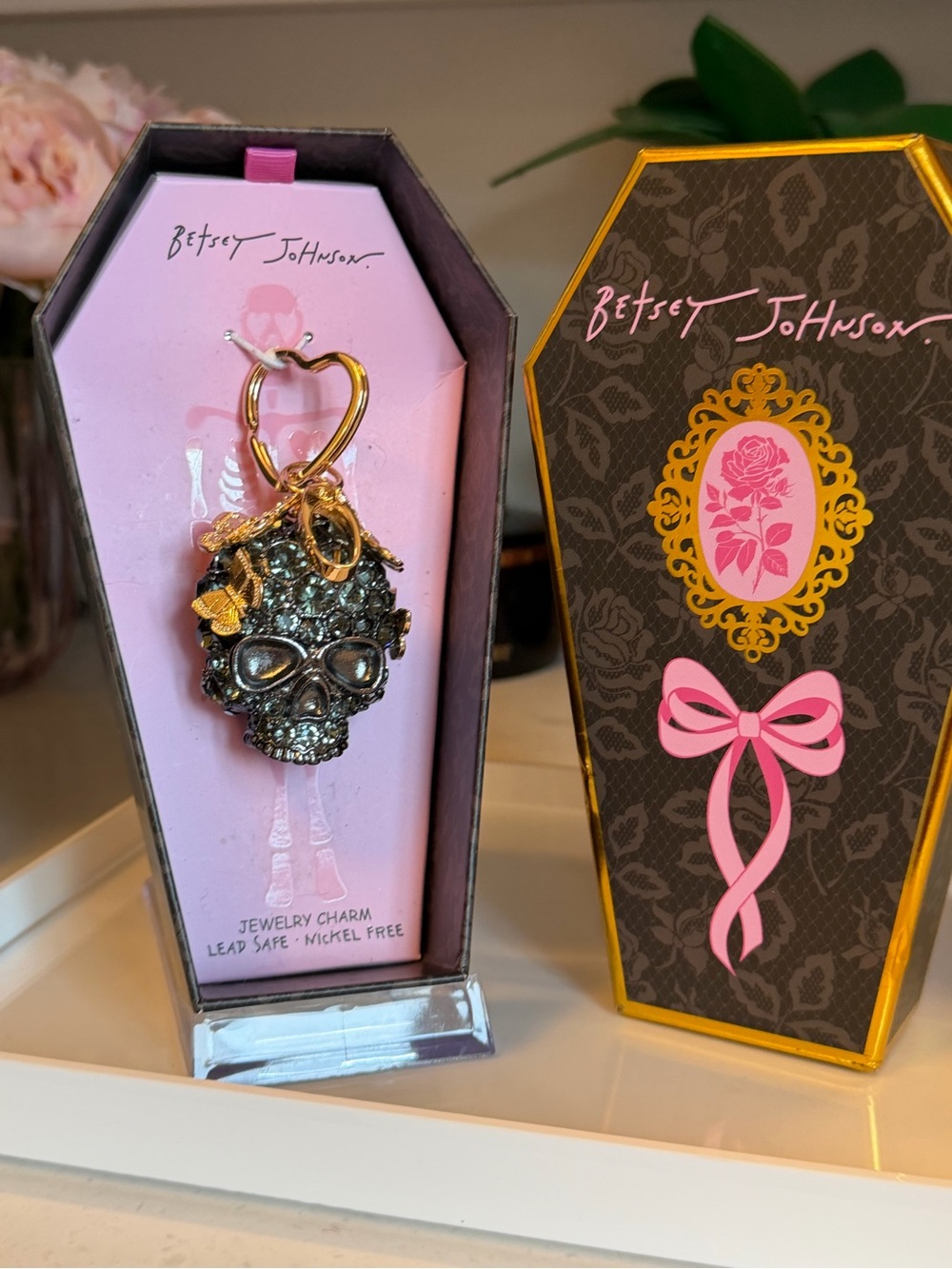 Betsey Johnson fab NIB Black Crystal female Skull Charm keychain w Gold Accents